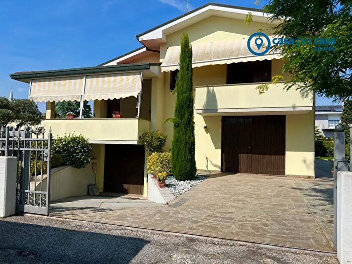 Casa con 5 locali in vendita in Via Emilia, Solesino