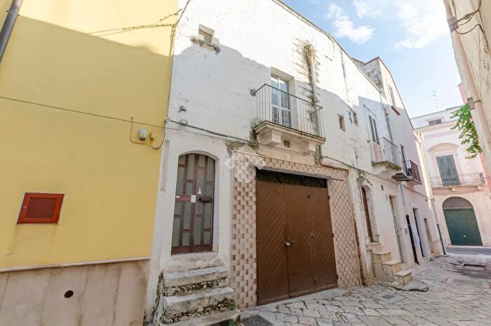 Casa trilocale in vendita in Via Rondine, Gioia Del Colle