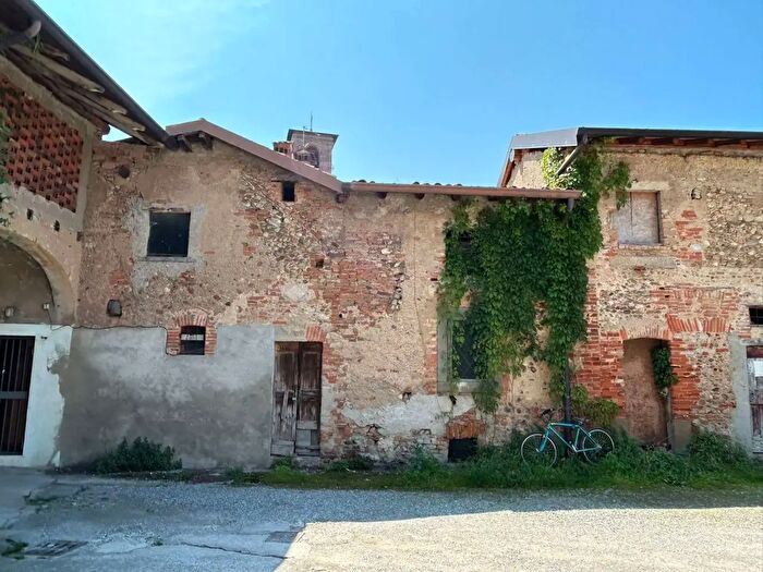 Casa con 5 locali in vendita in Via Solferino, Verdello