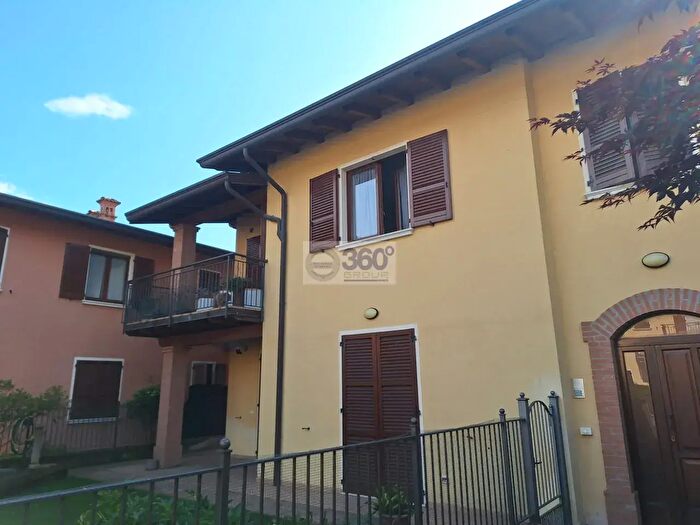 Appartamento trilocale in vendita in Via Regina Elena, Cazzago San Martino