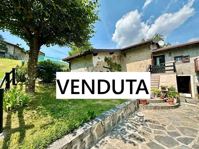 Casa con 5 locali in vendita in Strada Provinciale, Casargo