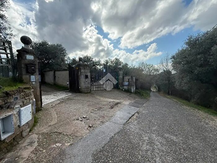 Casa con 8 locali in vendita in Via Colle San Francesco, Guidonia Montecelio