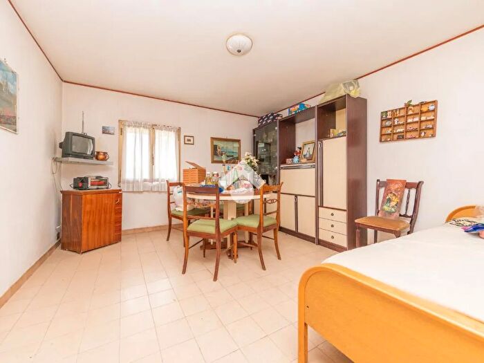 Appartamento trilocale in vendita in Via Giosue Carducci, Zagarolo