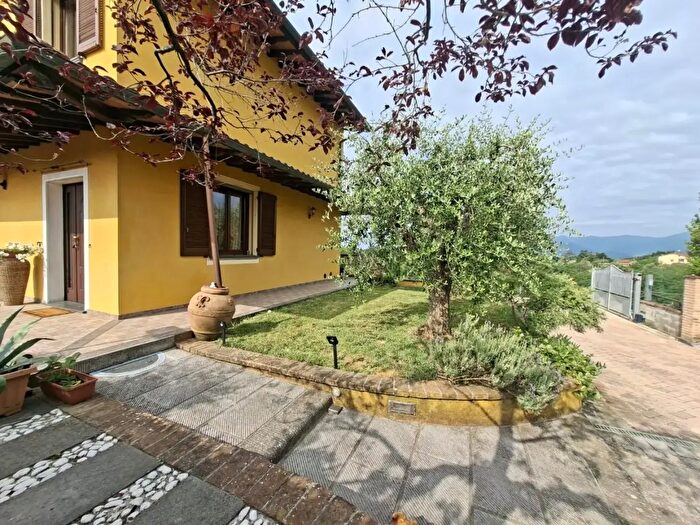 Casa con 6 locali in vendita in Santa Maria A Monte