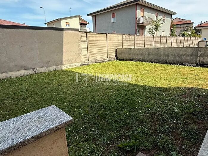 Appartamento trilocale in vendita in Via Lombardia, Olgiate Olona