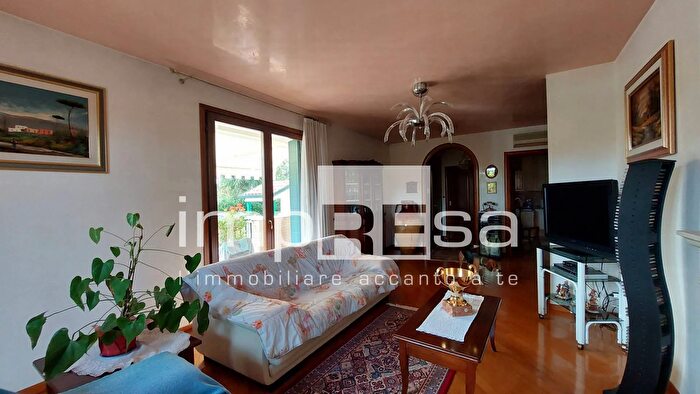 Casa con 6 locali in vendita in Via Roma Sinistra, Jesolo