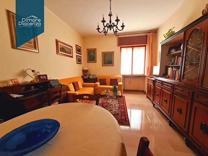 Appartamento trilocale in vendita in Via Campagna, Piacenza