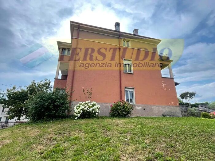 Casa con 11 locali in vendita in S Rocco, Leffe