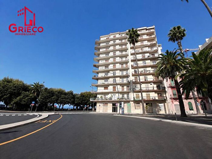 Appartamento con 6 locali in affitto in Piazza Ebalia, Borgo, Taranto
