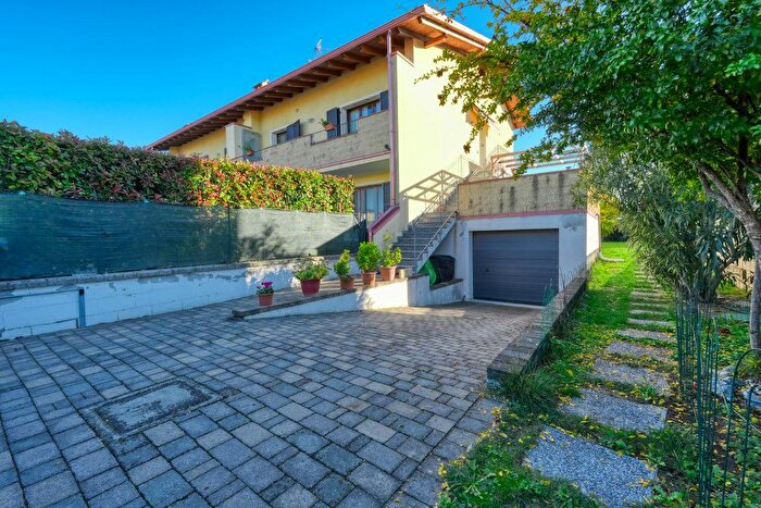 Appartamento trilocale in vendita in Via San Paolo, Cadeo