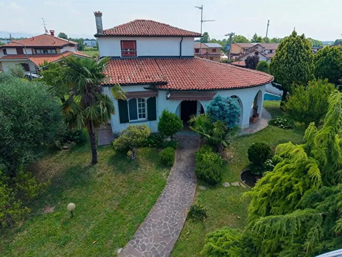 Casa trilocale in vendita in Via Leonardo da Vinci, Mornico Al Serio