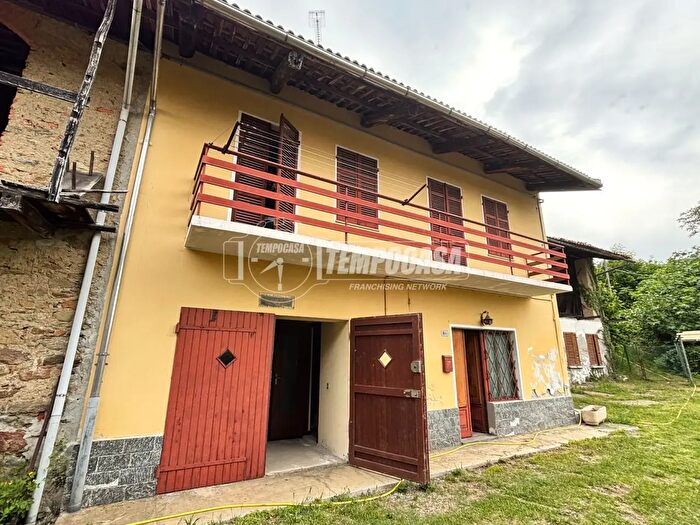 Casa con 5 locali in vendita in Via Roma, Magnano