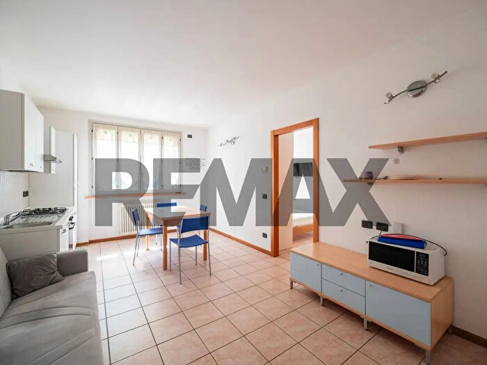 Appartamento trilocale in vendita in Via Gino Menconi, Parma