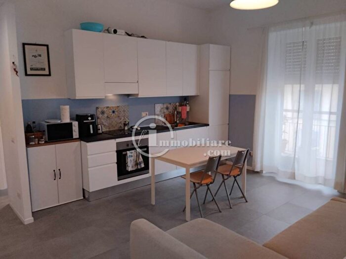 Appartamento trilocale in affitto in Via Giuseppe Codara, Navigli Darsena, Milano