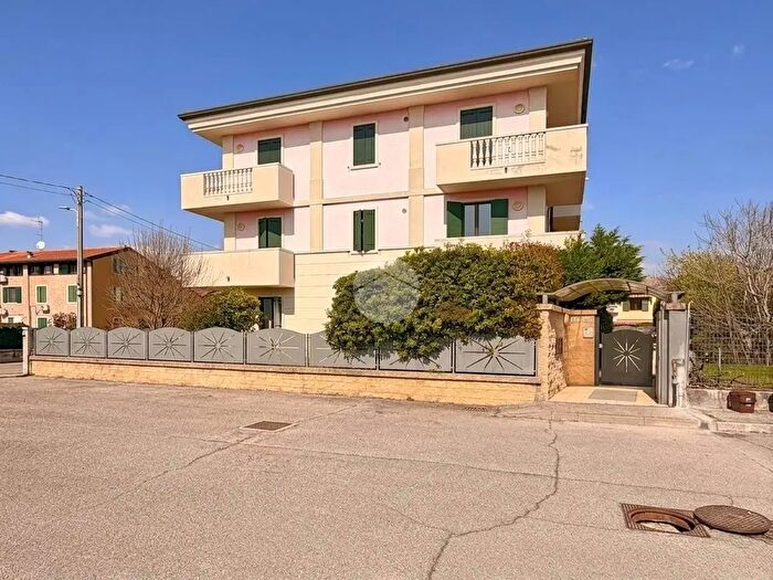 Appartamento trilocale in vendita in Via Antonio Gramsci, Zevio