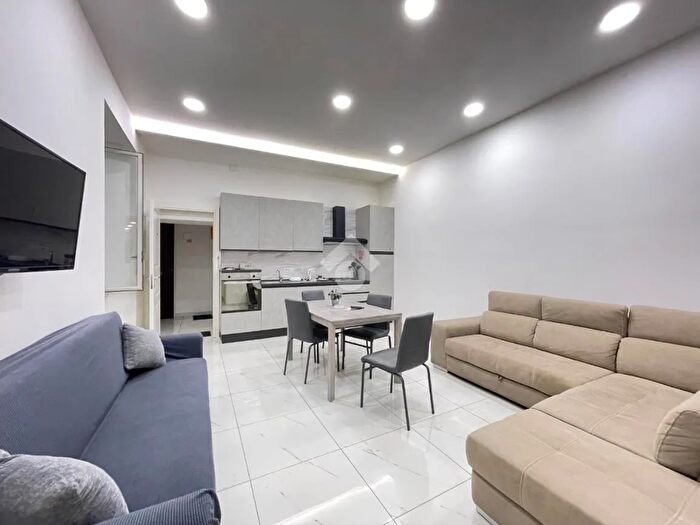 Appartamento trilocale in vendita in Supportico Santa Maria Ognibene, Napoli