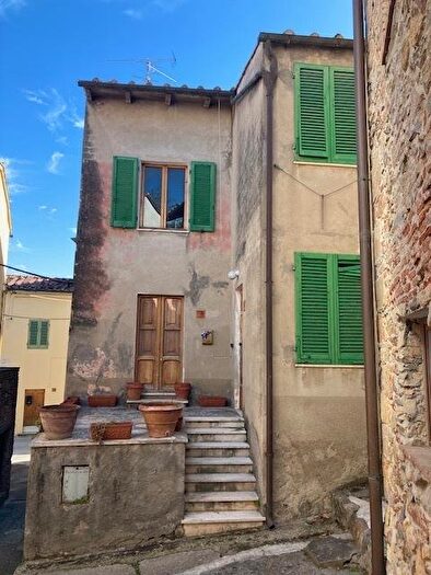 Casa con 6 locali in vendita in Vicopisano