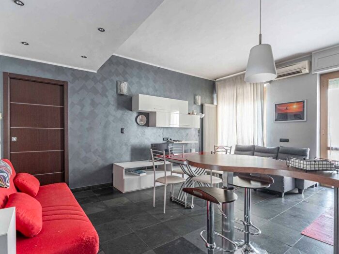 Appartamento trilocale in affitto in Viale Cassala, Navigli Darsena, Milano