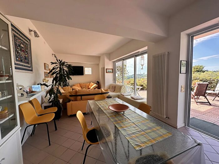 Casa con 7 locali in vendita in Via Alpi, Ancona