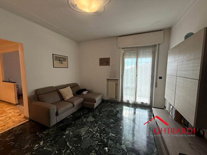 Appartamento trilocale in affitto in Viale Villini Rollino, Sestri Ponente, Genova