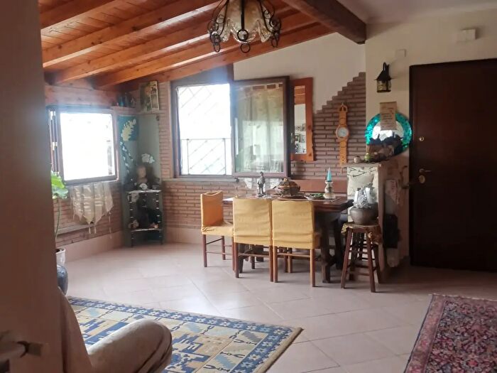 Appartamento trilocale in vendita in Via dei Laghi, Rocca Di Papa