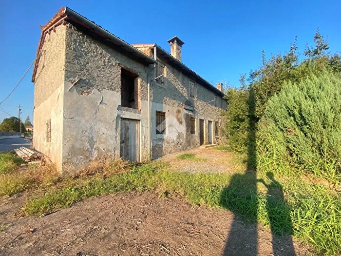 Casa con 6 locali in vendita in Via Pelosi, Lonigo