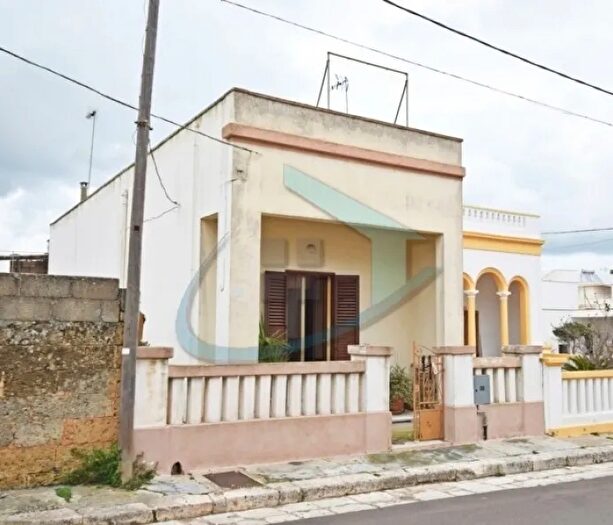 Casa con 6 locali in vendita in Castrignano Del Capo