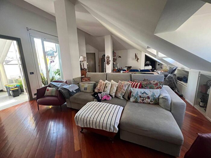 Appartamento trilocale in affitto in Via della Moscova, Porta Nuova, Milano