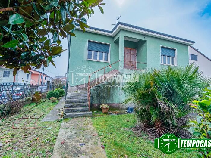 Casa trilocale in vendita in Via Marconi, Binasco