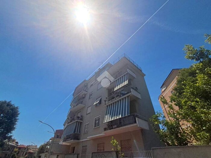 Appartamento bilocale in affitto in Via Delle Alpi Apuane, Città Giardino, Roma