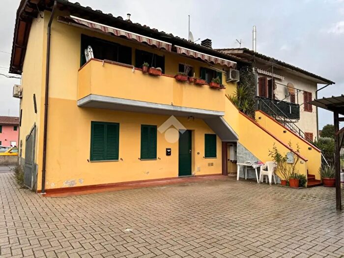 Appartamento trilocale in vendita in Via del Fantozzi, Chiesina Uzzanese