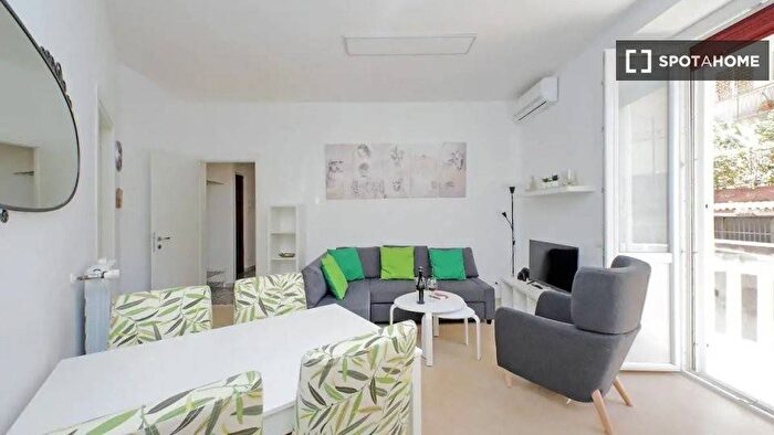 Appartamento in affitto in Via Livorno, Bologna, Roma