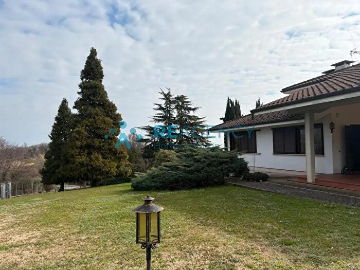 Casa con 6 locali in vendita in Isola Vicentina