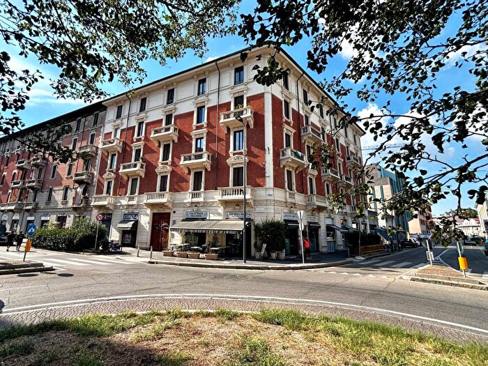 Appartamento trilocale in affitto in Via Giacomo Watt, Barona, Milano