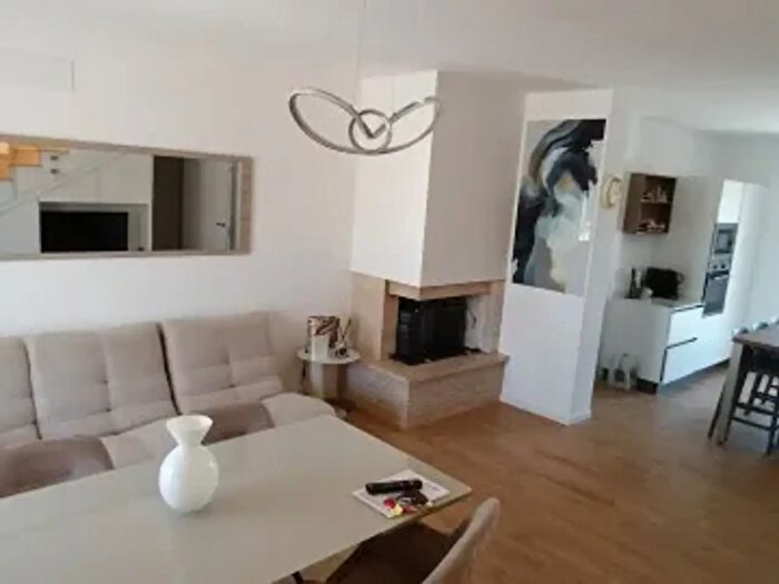Casa con 5 locali in vendita in Montecastrilli
