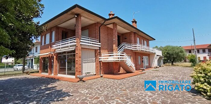 Casa quadrilocale in vendita in Mussolente