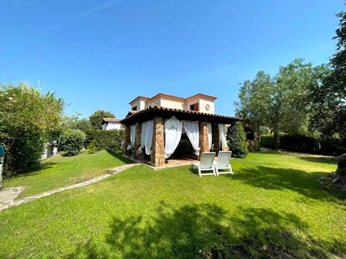 Casa con 5 locali in vendita in Via Salvatori Mannironi, San Teodoro