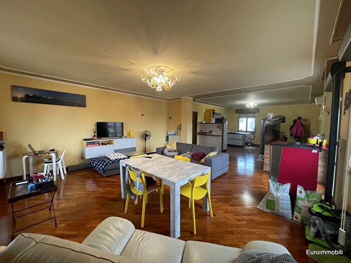 Appartamento con 8 locali in vendita in Via Giacomo Ferrari, Traversetolo