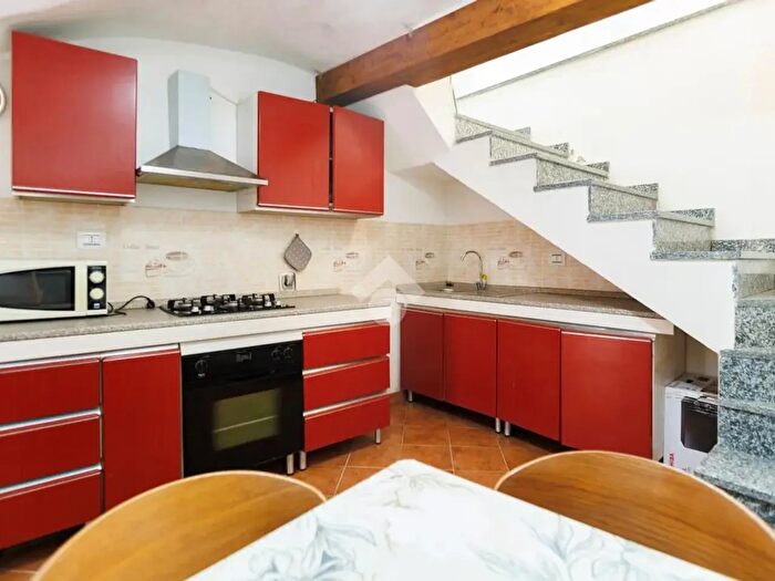 Appartamento trilocale in vendita in Via Ponterotto, Genova