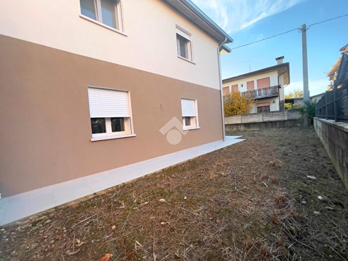 Appartamento trilocale in vendita in Via Bassano, Tezze Sul Brenta