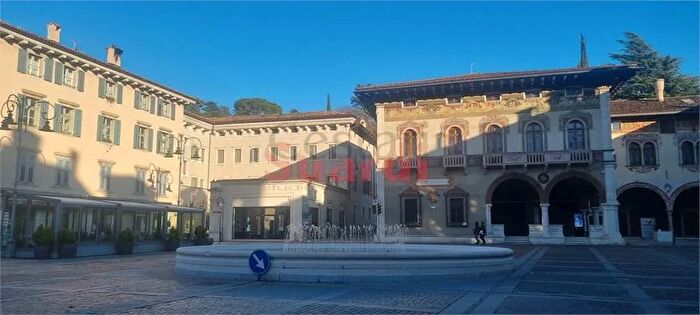 Casa con 12 locali in vendita in Rovereto Centro Storico, Rovereto