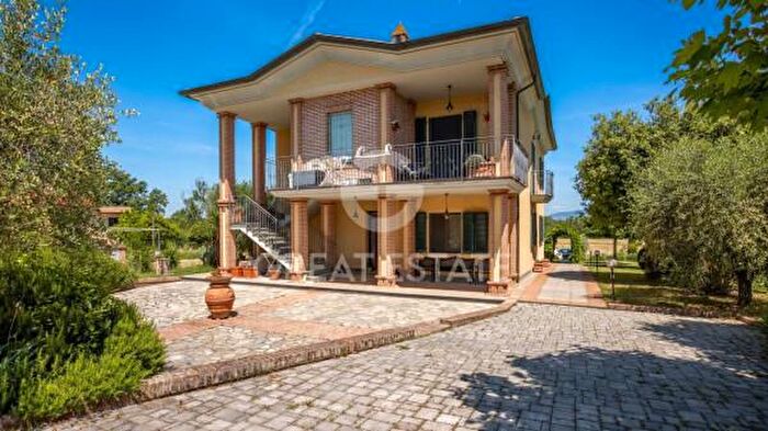 Casa con 6 locali in vendita in Via Ignazio Silone, Castiglione Del Lago