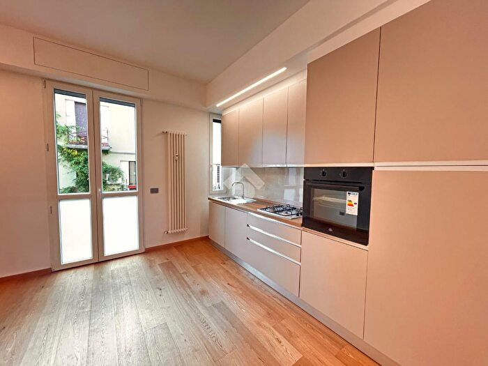 Appartamento trilocale in vendita in Via Luigi Prinetti, Milano