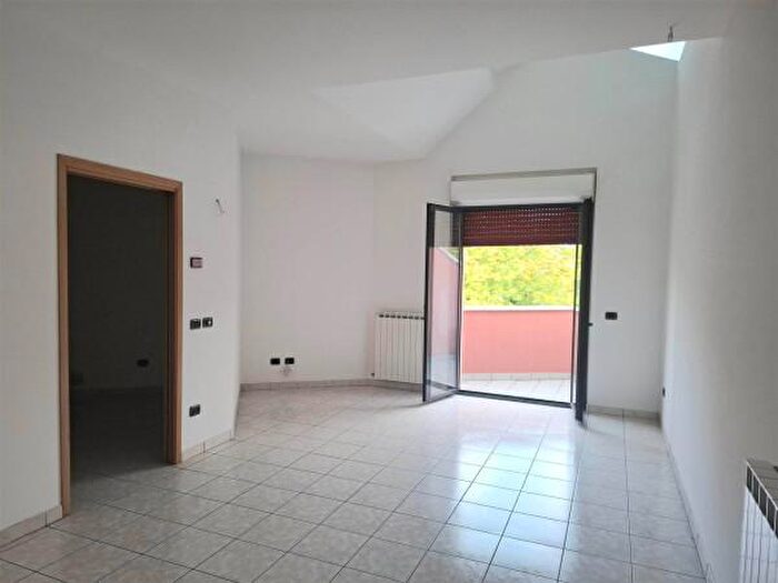 Appartamento con 6 locali in vendita in Via Ponchielli, Montefelcino