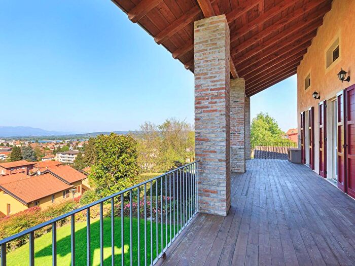 Appartamento con 5 locali in affitto in Via Grigioni, Centro, Arona