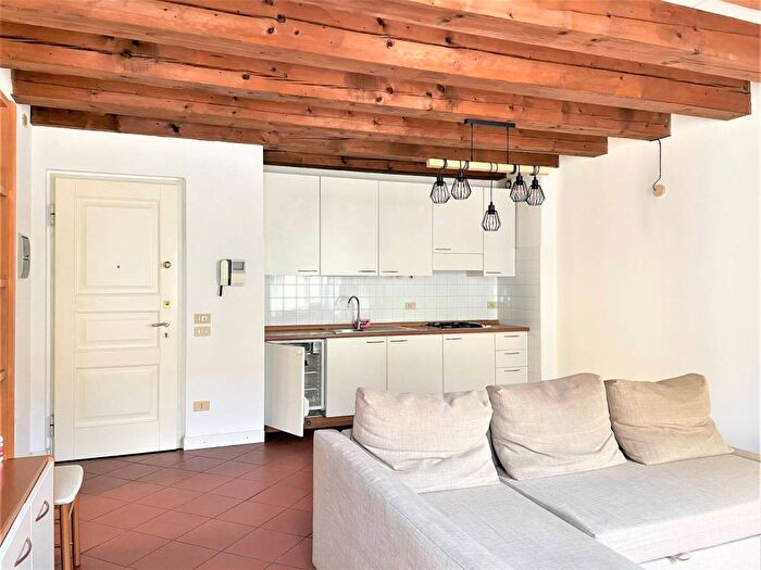 Appartamento bilocale in affitto in Tresanda del Sale, Loggia Garibaldi, Brescia