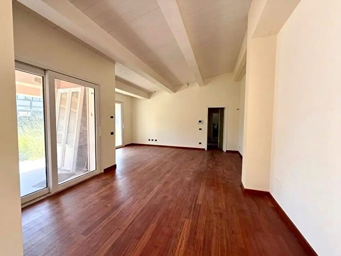 Casa con 7 locali in vendita in Ponsacco