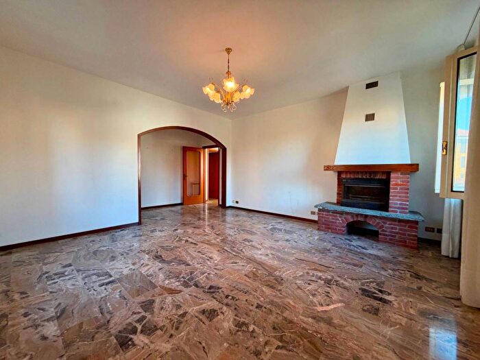 Casa trilocale in vendita in Via Rossera, Centro, Linarolo