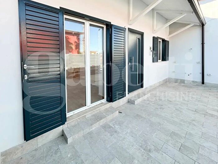 Casa bilocale in vendita in Via Santa Maria Goretti, Pozzuoli