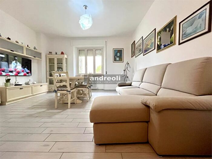 Appartamento con 6 locali in vendita in Jesi